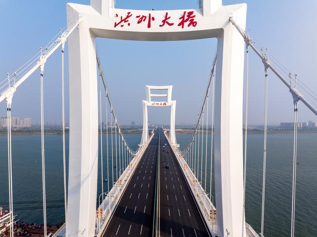 南昌打造全国性综合交通枢纽：十桥同架赣江，高铁“一城四站”