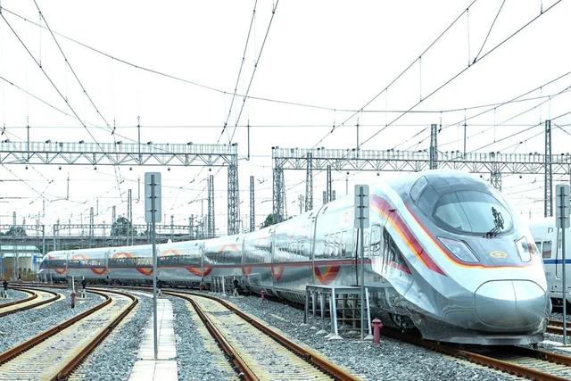 智能动车组到位！新款复兴号即将开跑广西！