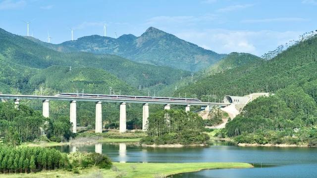 智能动车组到位！新款复兴号即将开跑广西！