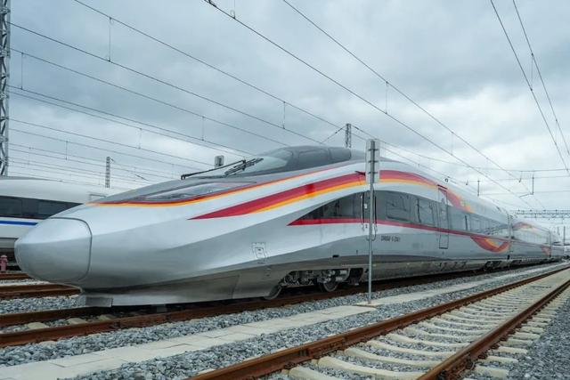 智能动车组到位！新款复兴号即将开跑广西！