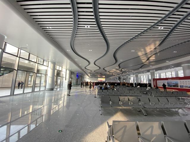 沪苏湖高铁开通仪式在湖州东站举行，首趟列车刚刚发车