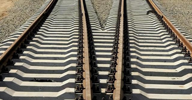 中国周边，要修两条铁路！