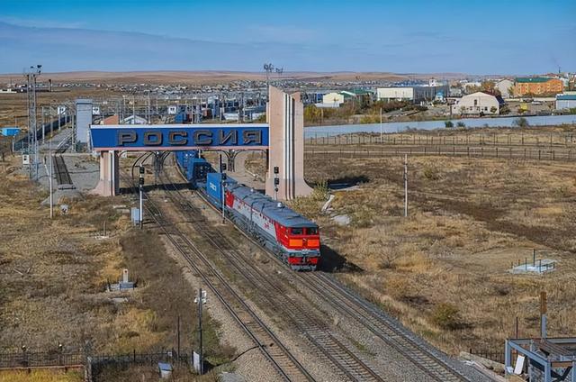 中国周边，要修两条铁路！