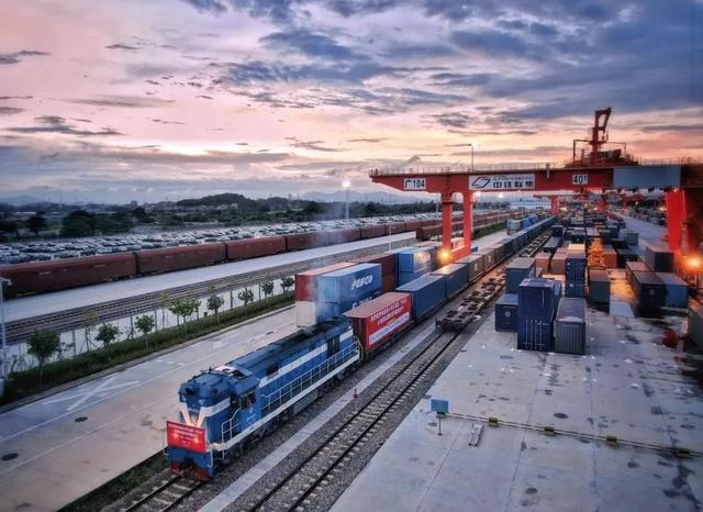 拖延了27年，普京松口！中吉乌铁路月底动工，中国得到想要结果