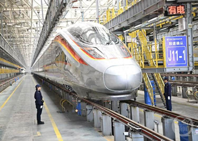 重庆地区首次配属！“升舱”的复兴号智能动车组相当巴适