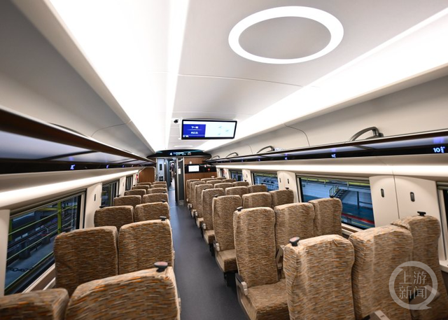 重庆地区首次配属！“升舱”的复兴号智能动车组相当巴适