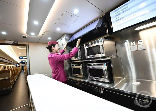 重庆地区首次配属！“升舱”的复兴号智能动车组相当巴适