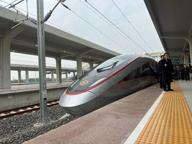时速350公里！这一高铁，来了！