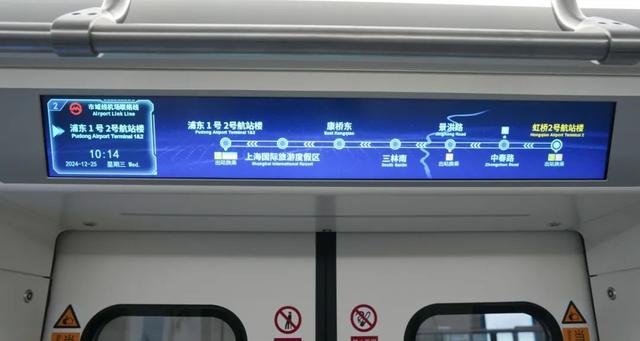 行李放哪儿？能充电吗？细节拉满！小交带你看“多功能”列车和“高颜值”车站