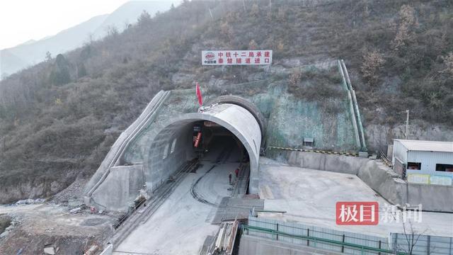 西十高铁又一座隧道贯通，武汉⇌西安将缩至3小时！