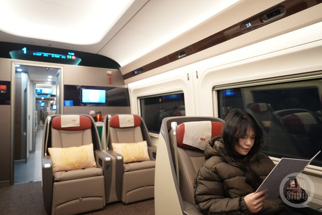 更能装，更多充电口！重庆复兴号“升舱”啦