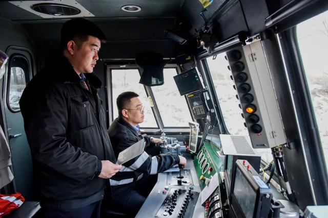 超暖！这趟“便民慢火车”由他们驾驶