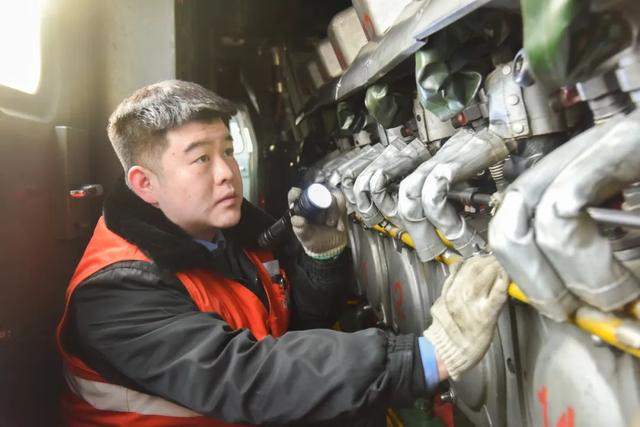 超暖！这趟“便民慢火车”由他们驾驶