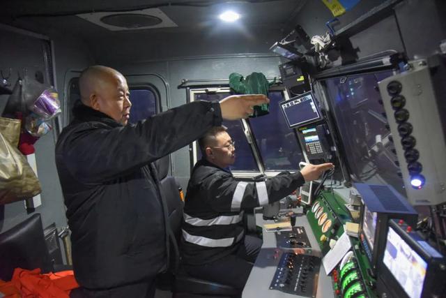 超暖！这趟“便民慢火车”由他们驾驶
