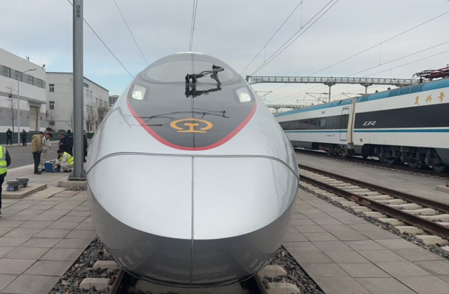 全球最快高铁列车！CR450时速450公里，中国高铁再创新奇迹
