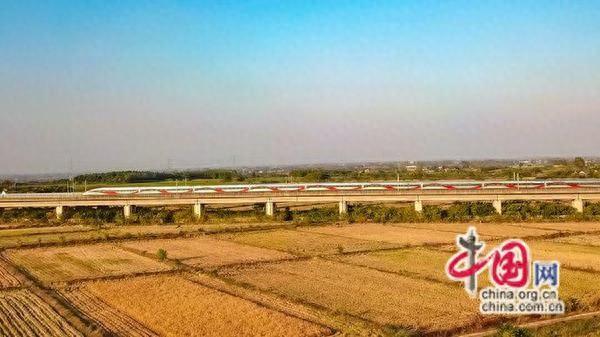 复兴号CR450：“中国智造”持续领跑世界