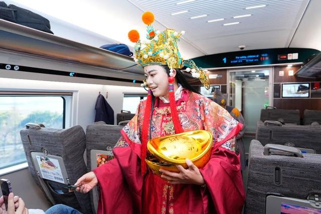 跟着这趟高铁专列，开启天台山诗路探寻之旅！