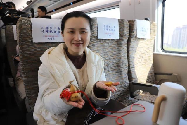 跟着这趟高铁专列，开启天台山诗路探寻之旅！