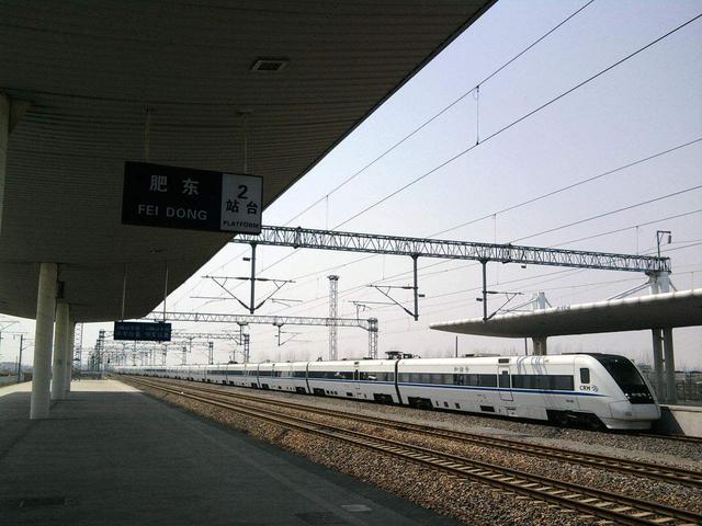 半年亏损800亿？14亿人养不起的铁路，挣到的钱都去哪了