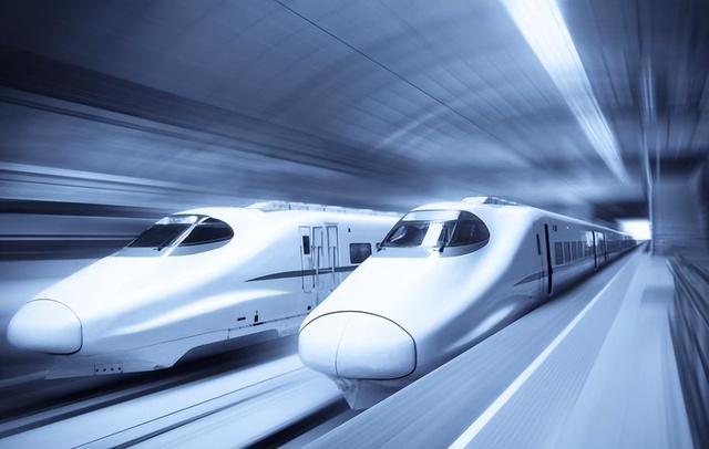 半年亏损800亿？14亿人养不起的铁路，挣到的钱都去哪了