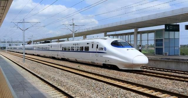 半年亏损800亿？14亿人养不起的铁路，挣到的钱都去哪了