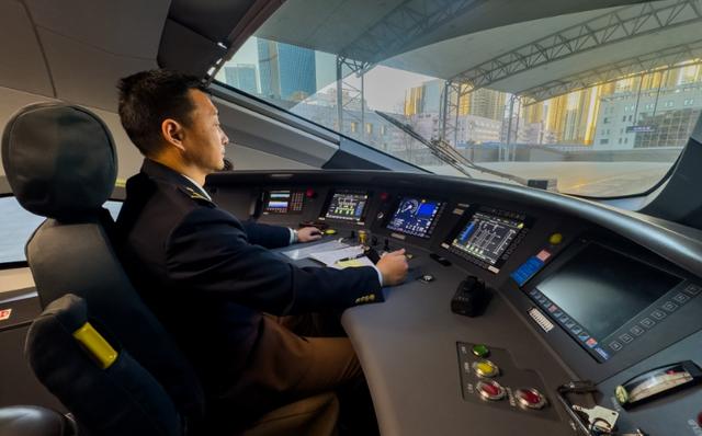 国铁沈阳局上新复兴号技术提升型智能动车组