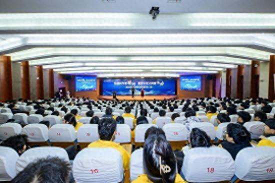 高铁是如何高速行驶的？湖南铁路科技职院科普比赛吸引众多求知者