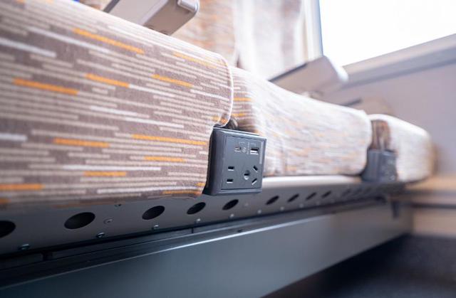 载客量up！CR400AF-S复兴号智能技术提升动车组增配成都