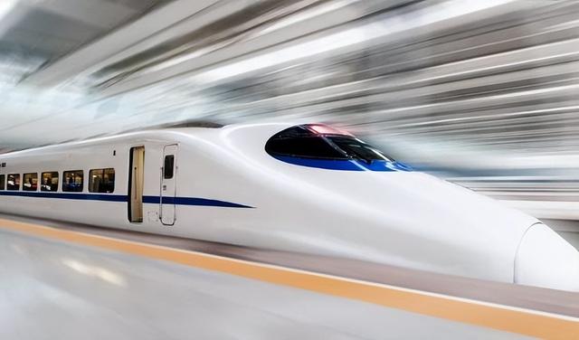 中国高铁是越建越亏！负债累计6万亿，14亿人养不起中国铁路？