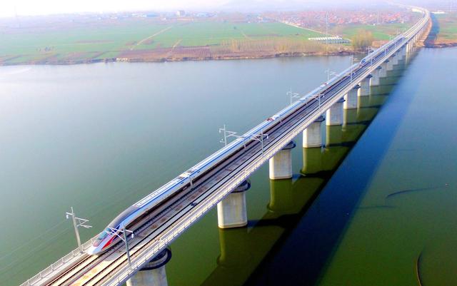 为什么很多高铁一到山东境内，速度就会慢下来？看完长知识了