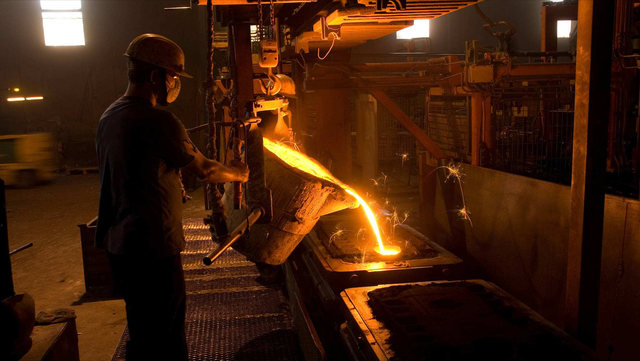 为何我国搭铁轨，宁愿用生锈的铁也不用不锈钢？铁轨寿命有多长？