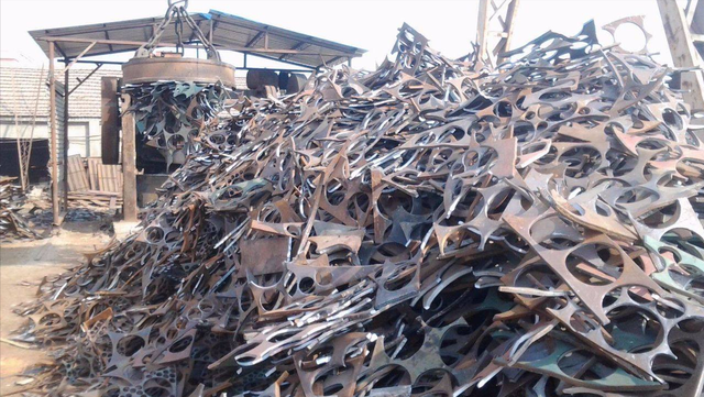 为何我国搭铁轨，宁愿用生锈的铁也不用不锈钢？铁轨寿命有多长？