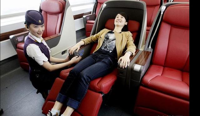 高铁座位有什么区别？比二等座贵了3倍的商务座，到底贵在哪里？