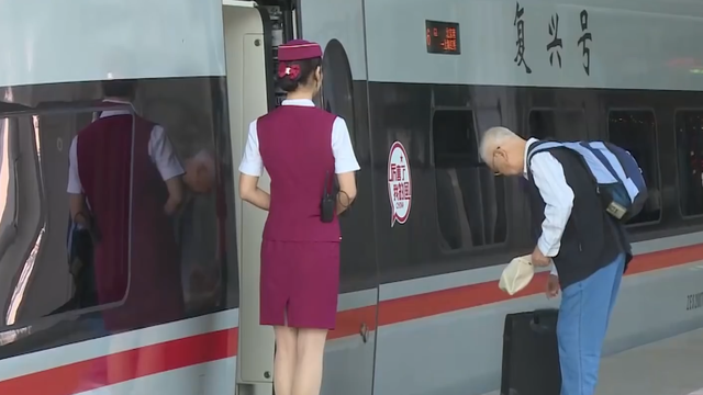 高铁座位有什么区别？比二等座贵了3倍的商务座，到底贵在哪里？