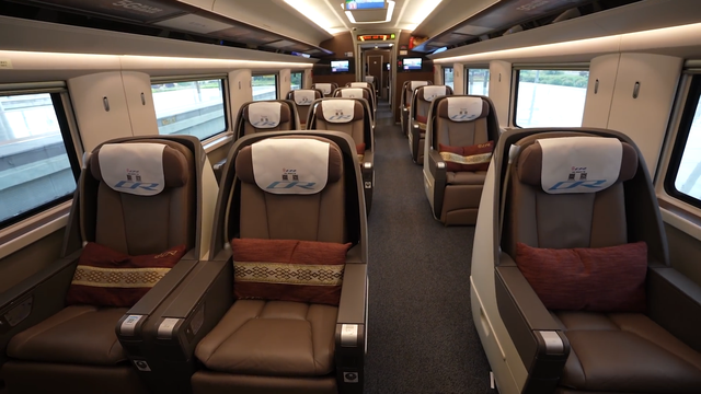 高铁座位有什么区别？比二等座贵了3倍的商务座，到底贵在哪里？