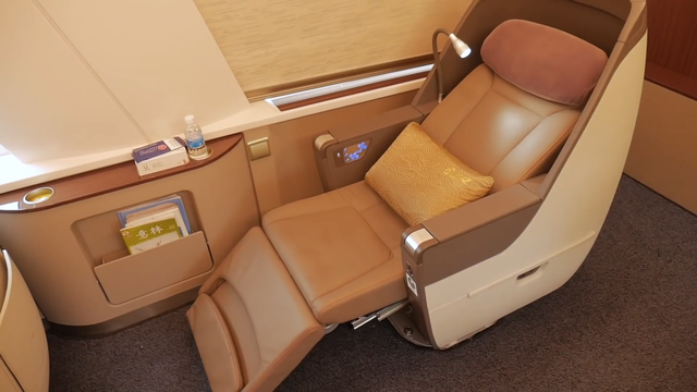 高铁座位有什么区别？比二等座贵了3倍的商务座，到底贵在哪里？