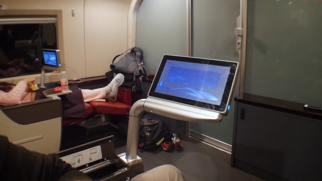 高铁座位有什么区别？比二等座贵了3倍的商务座，到底贵在哪里？