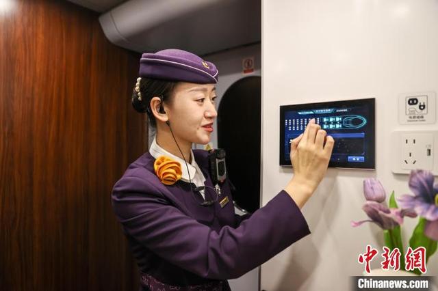 沈铁“盛京之约”第一乘务组首秀智能复兴号列车