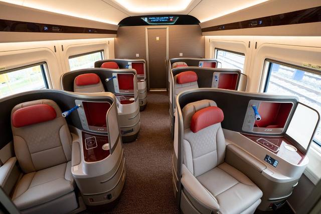 3组“升舱版”复兴号智能动车组到位 成都动车“家族”成员达到176个