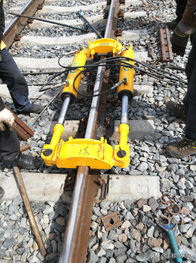 高铁线路为什么不修成直线？弯曲抵消钢轨热胀冷缩？别被忽悠了