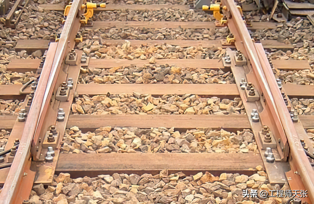 高铁线路为什么不修成直线？弯曲抵消钢轨热胀冷缩？别被忽悠了
