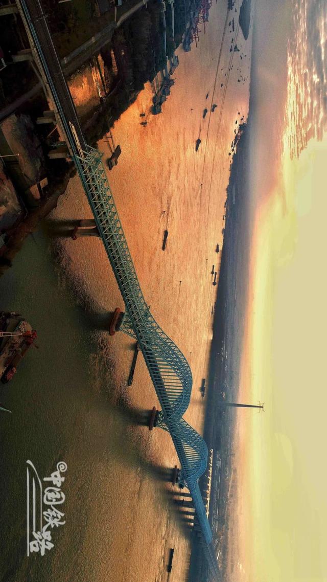 特辑｜跨越山河，中国4万公里高铁如何纵横延展？