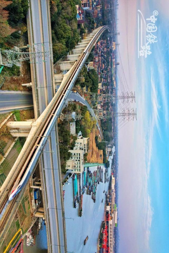 特辑｜跨越山河，中国4万公里高铁如何纵横延展？