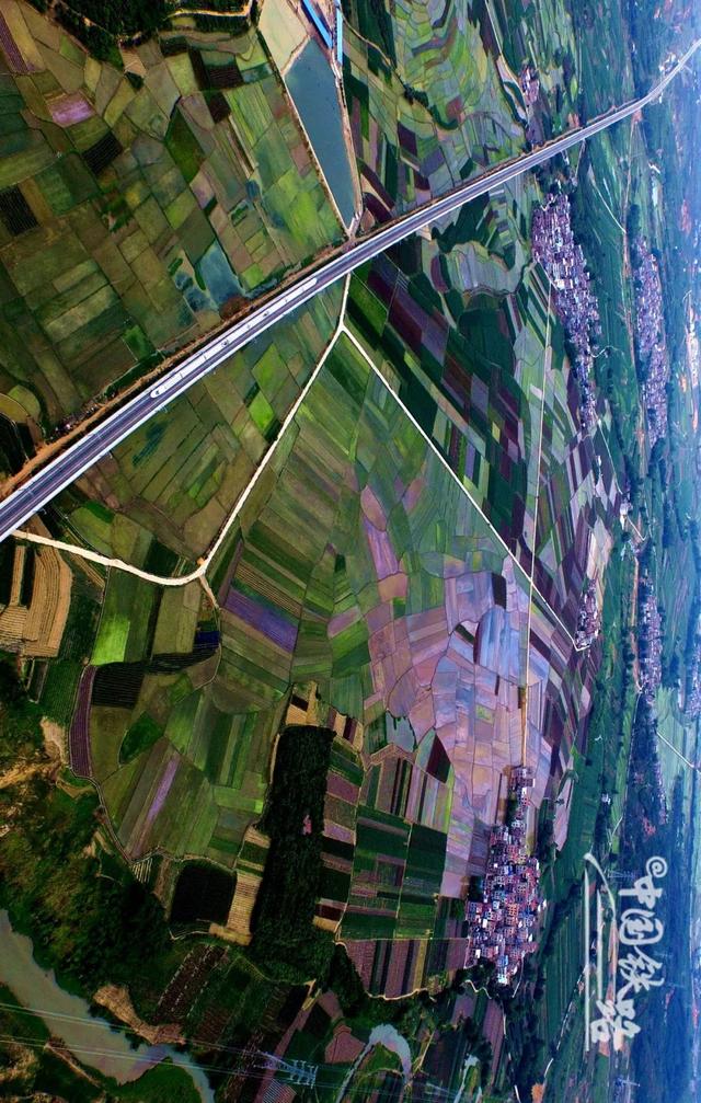 特辑｜跨越山河，中国4万公里高铁如何纵横延展？