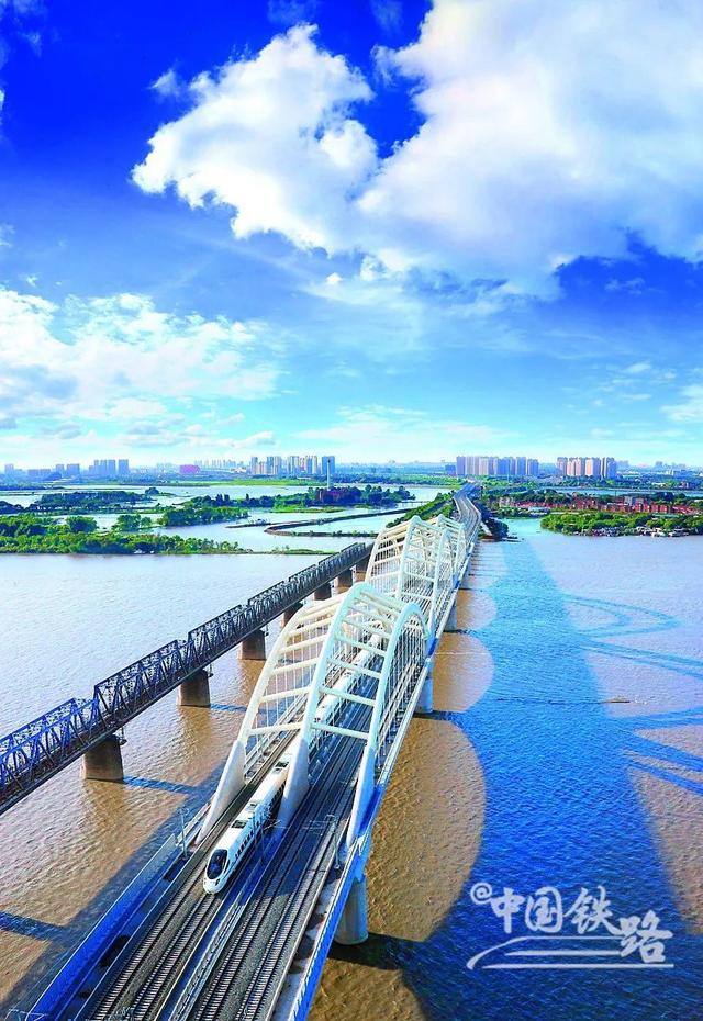 特辑｜跨越山河，中国4万公里高铁如何纵横延展？