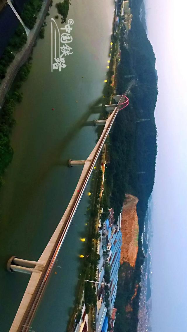 特辑｜跨越山河，中国4万公里高铁如何纵横延展？