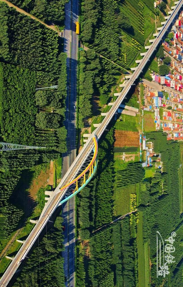 特辑｜跨越山河，中国4万公里高铁如何纵横延展？