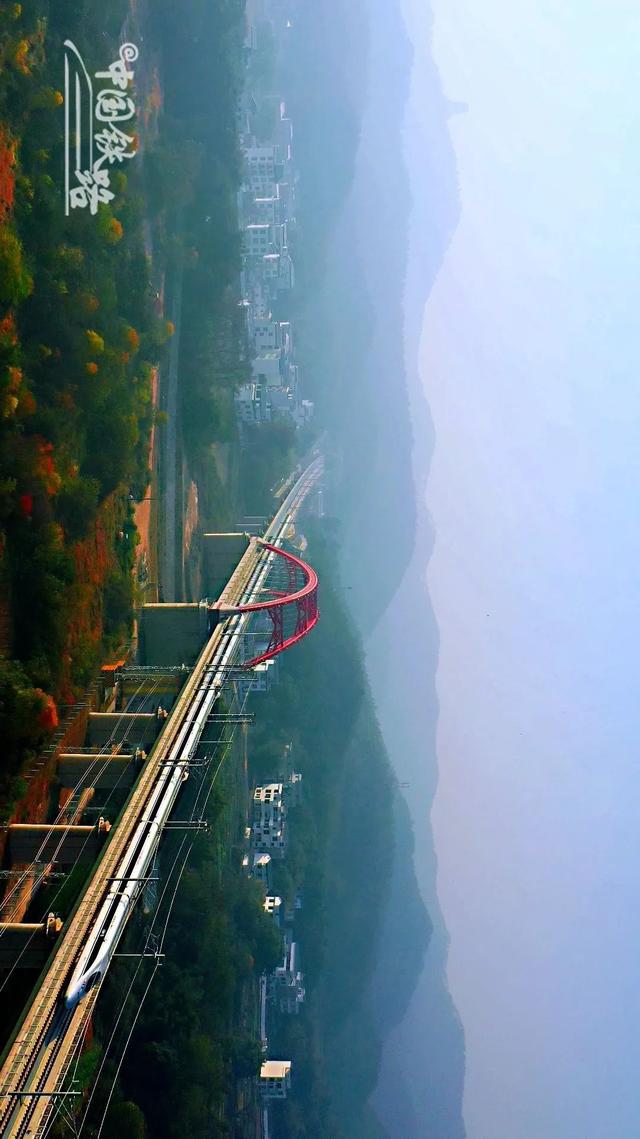 特辑｜跨越山河，中国4万公里高铁如何纵横延展？