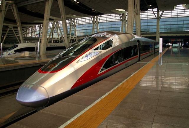 高铁一小时跑250公里，电力系统如何供应的？中国果然有黑科技