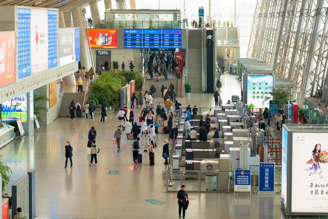 明日起铁路南京站迎来新运行图，安排办客列车数创新高